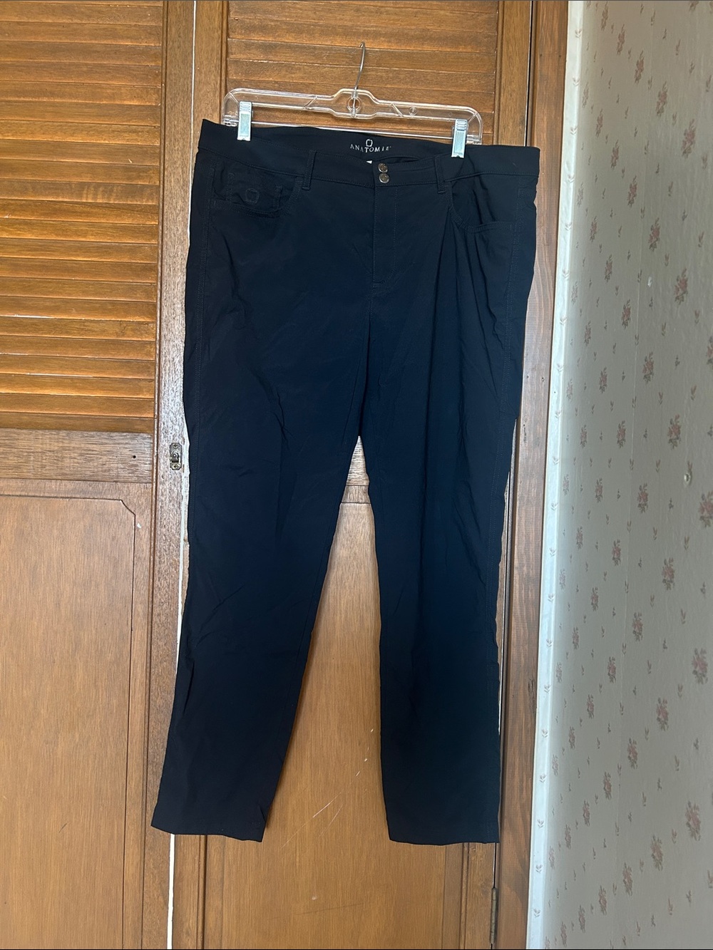 Anatomie Men's Black Chinos - Sleek Straight Leg